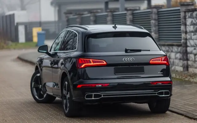 AUDI Q5 55 TFSIe quattro S tronic S line business