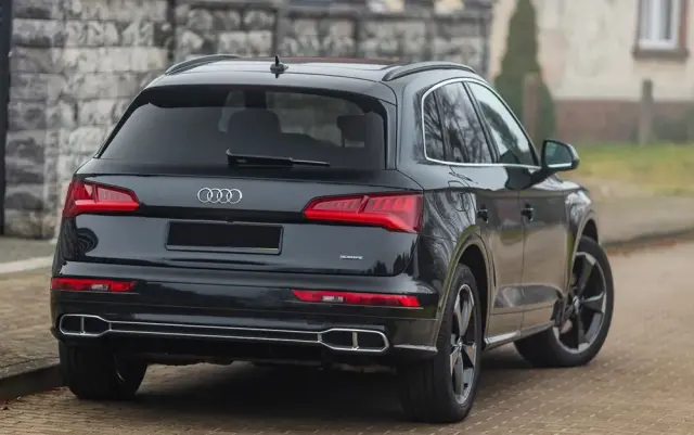AUDI Q5 55 TFSIe quattro S tronic S line business