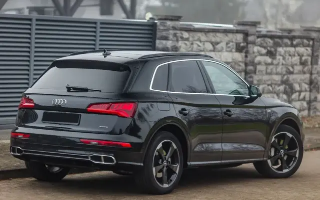 AUDI Q5 55 TFSIe quattro S tronic S line business