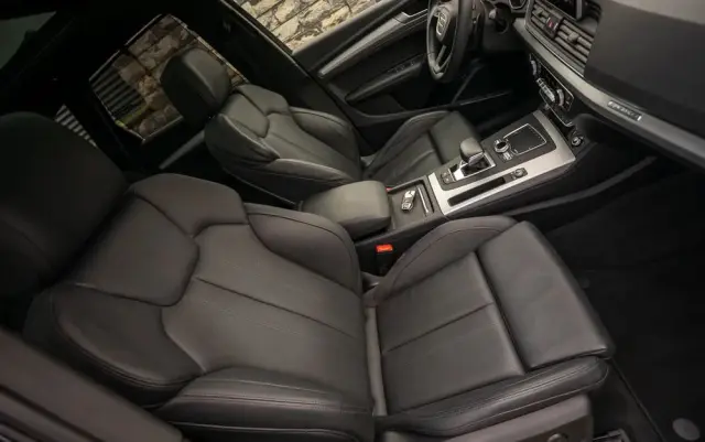 AUDI Q5 55 TFSIe quattro S tronic S line business