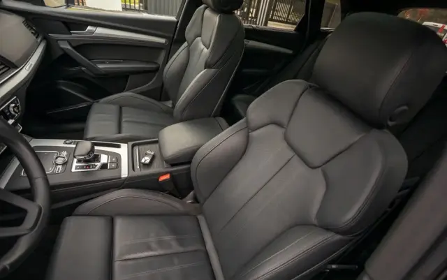 AUDI Q5 55 TFSIe quattro S tronic S line business