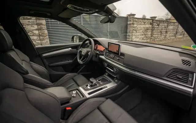 AUDI Q5 55 TFSIe quattro S tronic S line business