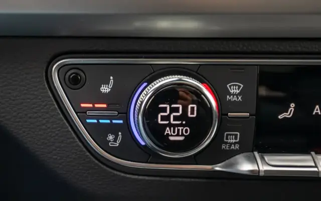 AUDI Q5 55 TFSIe quattro S tronic S line business