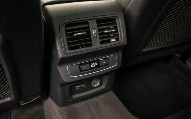 AUDI Q5 55 TFSIe quattro S tronic S line business