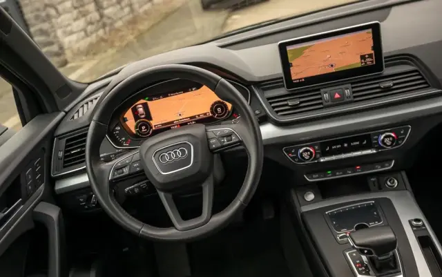 AUDI Q5 55 TFSIe quattro S tronic S line business