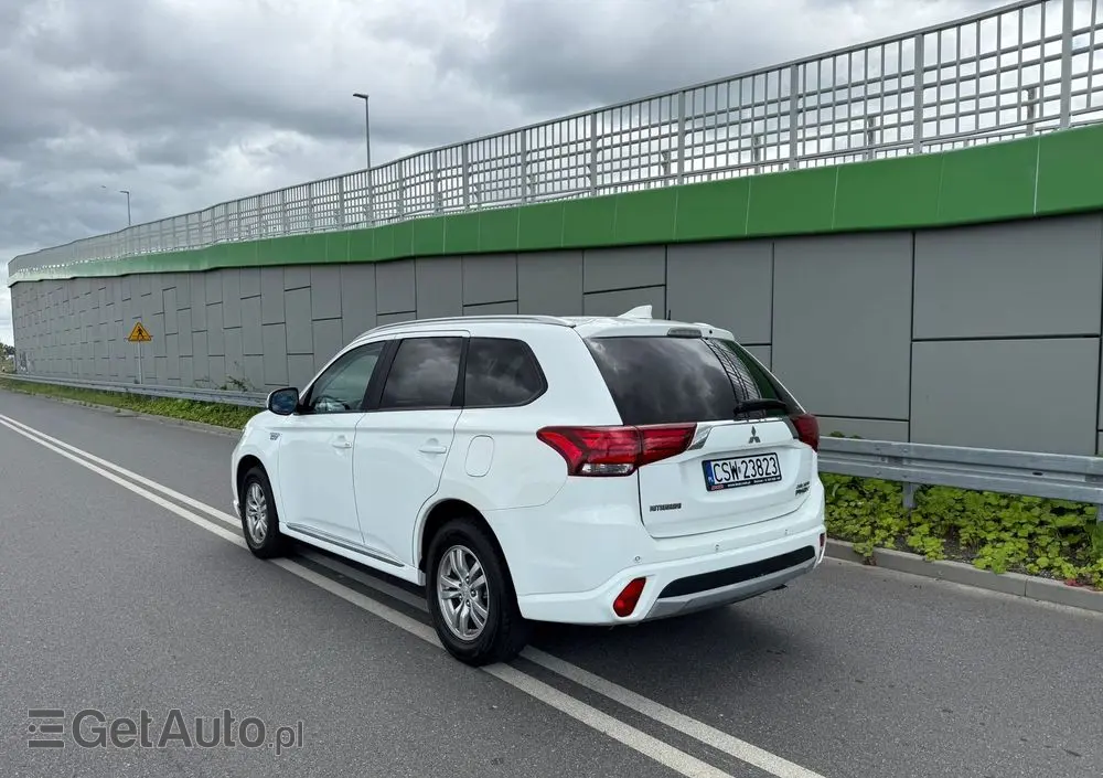 MITSUBISHI Outlander 2.0 4WD Plug-In Hybrid Plus