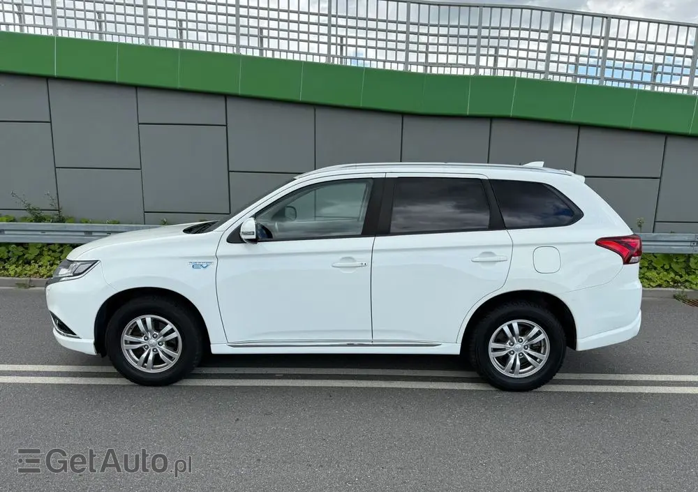 MITSUBISHI Outlander 2.0 4WD Plug-In Hybrid Plus