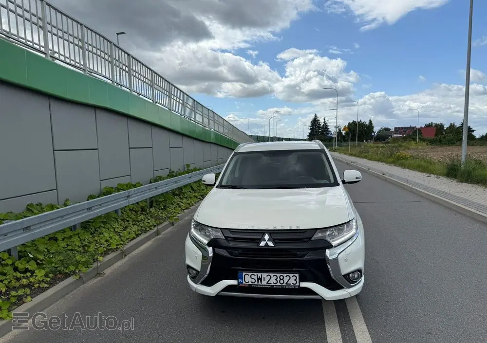 MITSUBISHI Outlander 2.0 4WD Plug-In Hybrid Plus