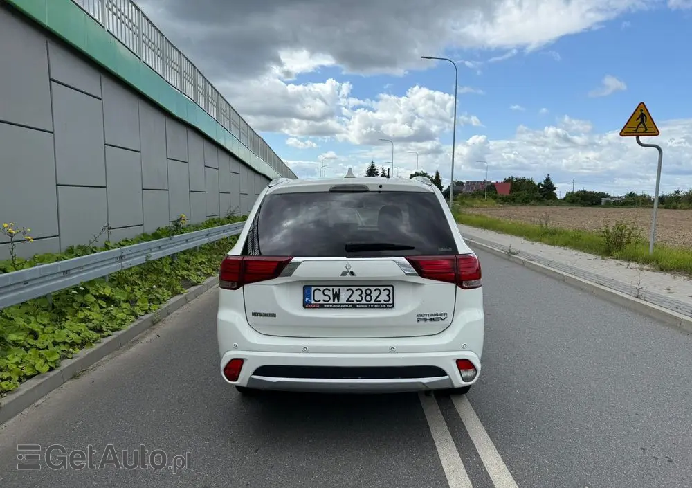 MITSUBISHI Outlander 2.0 4WD Plug-In Hybrid Plus