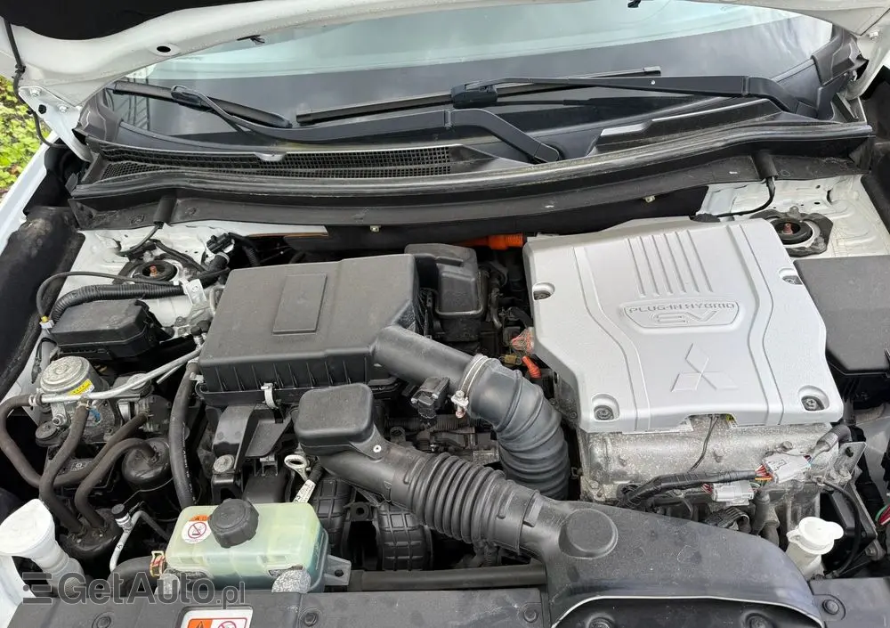 MITSUBISHI Outlander 2.0 4WD Plug-In Hybrid Plus