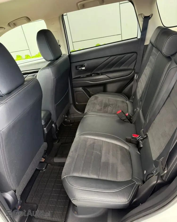 MITSUBISHI Outlander 2.0 4WD Plug-In Hybrid Plus