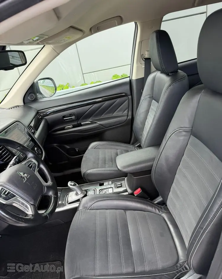 MITSUBISHI Outlander 2.0 4WD Plug-In Hybrid Plus