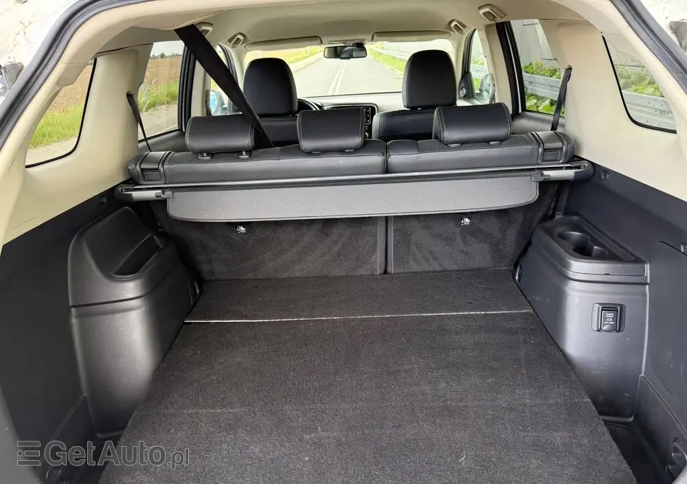 MITSUBISHI Outlander 2.0 4WD Plug-In Hybrid Plus