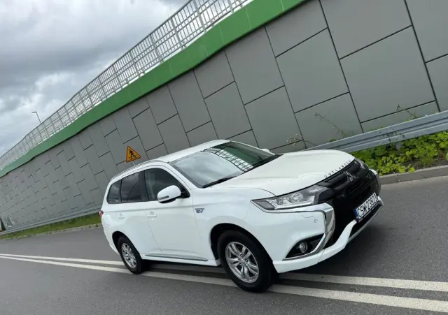 MITSUBISHI Outlander 2.0 4WD Plug-In Hybrid Plus