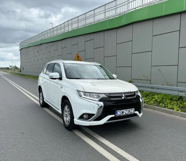 MITSUBISHI Outlander 2.0 4WD Plug-In Hybrid Plus