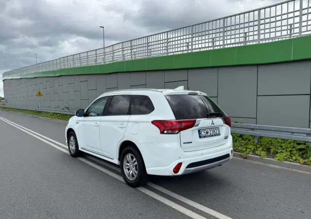 MITSUBISHI Outlander 2.0 4WD Plug-In Hybrid Plus