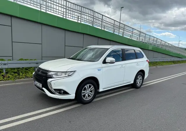 MITSUBISHI Outlander 2.0 4WD Plug-In Hybrid Plus