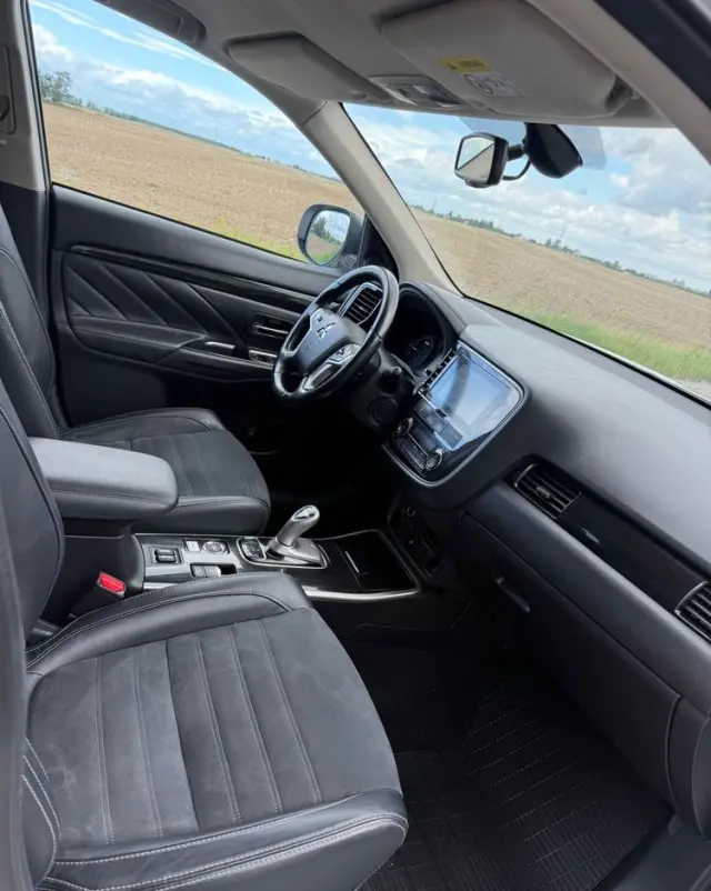 MITSUBISHI Outlander 2.0 4WD Plug-In Hybrid Plus