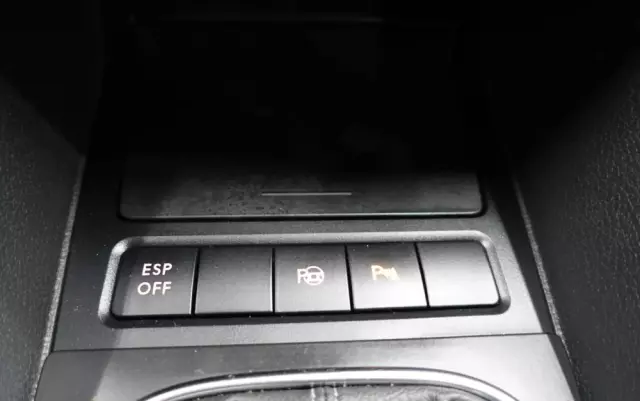 VOLKSWAGEN Golf 1.6 TDI DPF BlueMotion Technology Comfortline