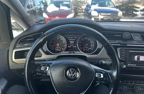 VOLKSWAGEN Touran 