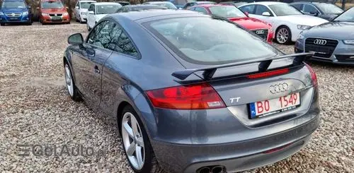 AUDI TT 