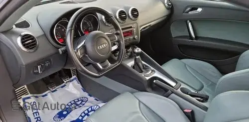 AUDI TT 