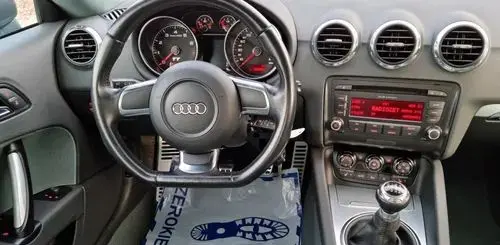 AUDI TT 