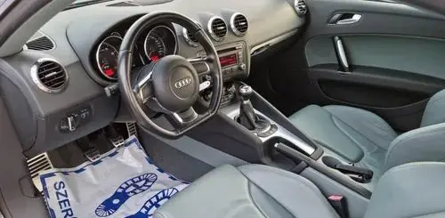 AUDI TT 