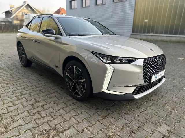 DS 4 