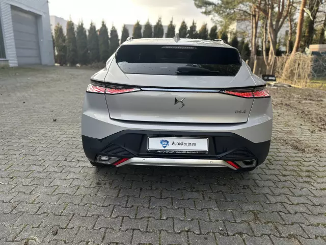 DS 4 