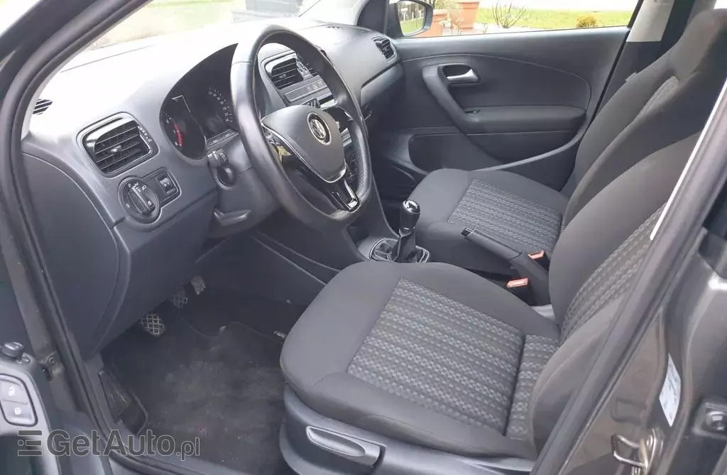 VOLKSWAGEN Polo 