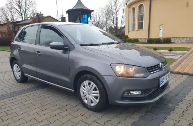 VOLKSWAGEN Polo 
