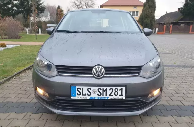 VOLKSWAGEN Polo 