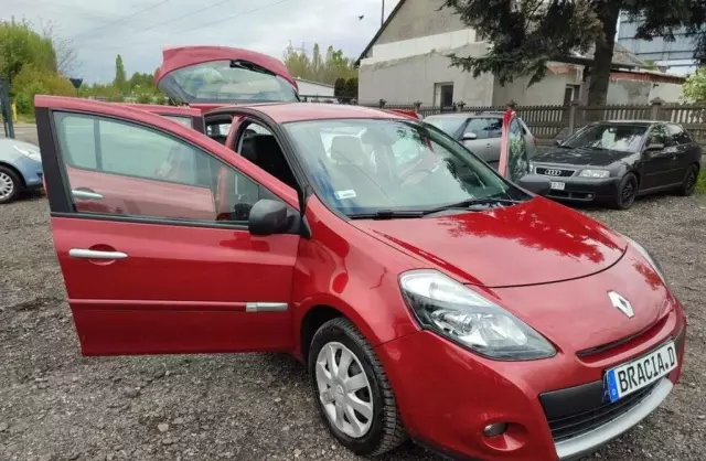 RENAULT Clio 
