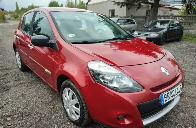 RENAULT Clio 