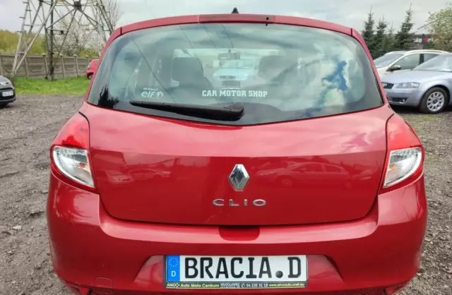 RENAULT Clio 