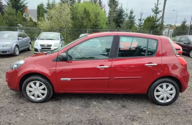 RENAULT Clio 
