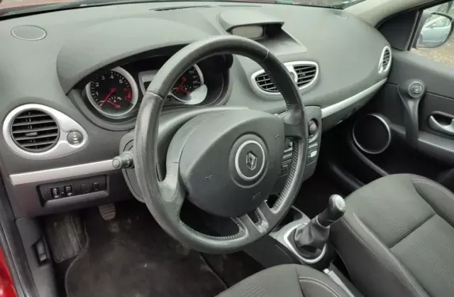 RENAULT Clio 