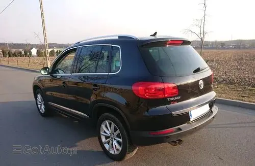 VOLKSWAGEN Tiguan 