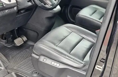 PEUGEOT Traveller 