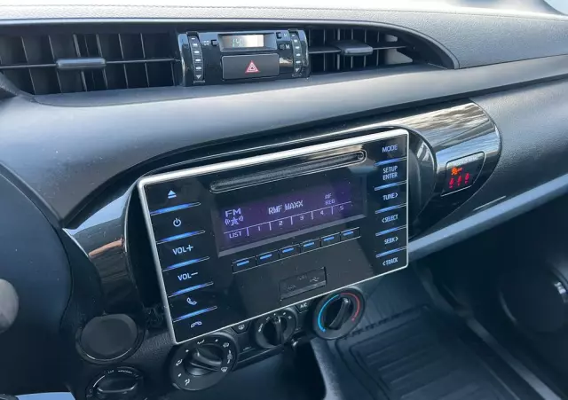 TOYOTA Hilux 2.4 D-4D Double Cab DLX 4x4