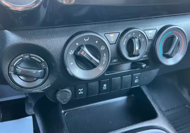 TOYOTA Hilux 2.4 D-4D Double Cab DLX 4x4