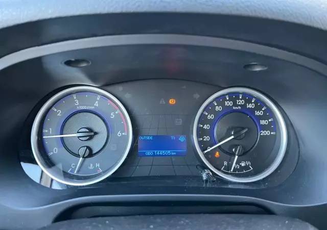 TOYOTA Hilux 2.4 D-4D Double Cab DLX 4x4