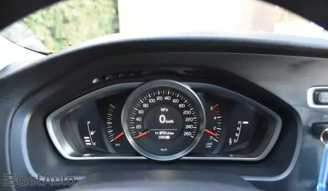 VOLVO V40 D2 Powershift