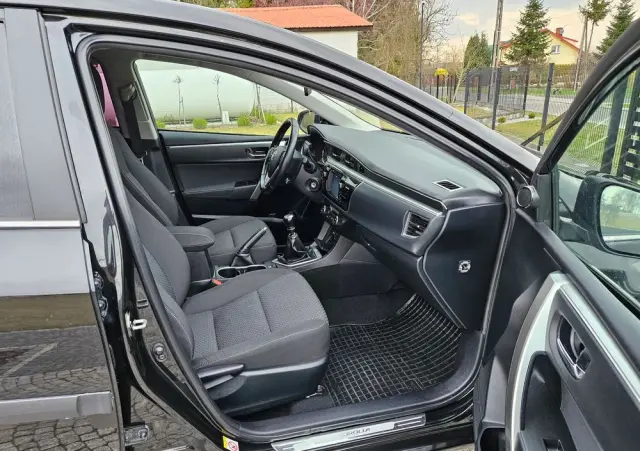 TOYOTA Corolla 1.6 Prestige