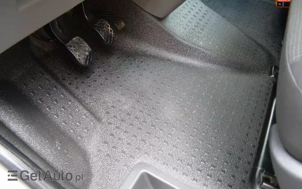 VOLKSWAGEN Transporter Kombi T6.1 TDI L2H1