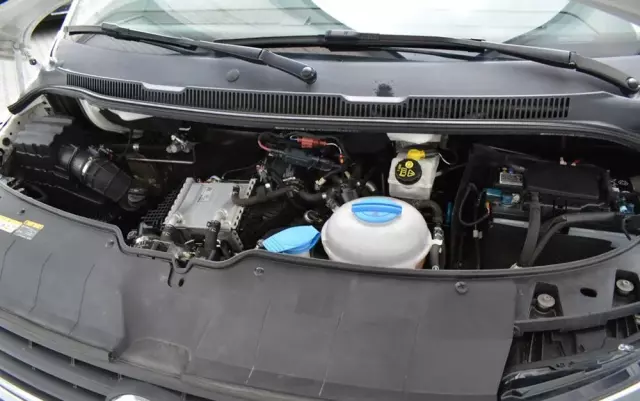 VOLKSWAGEN Transporter Kombi T6.1 TDI L2H1