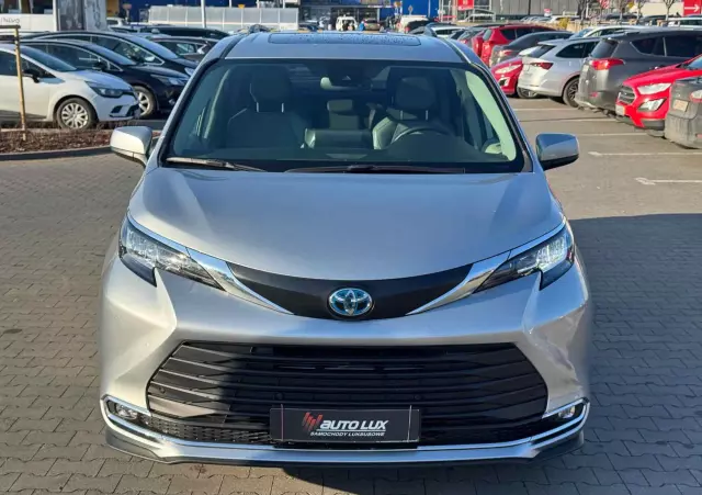 TOYOTA Sienna 