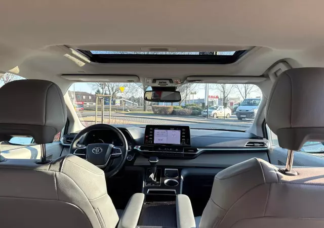 TOYOTA Sienna 