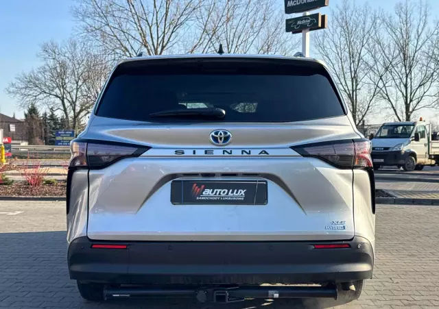 TOYOTA Sienna 